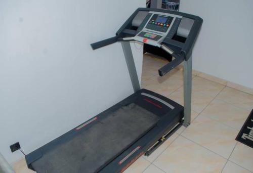 Fitness centrum a/nebo fitness zařízení v ubytování Bamgbose Apartments - Sleeps 2 - Balcony - Parking