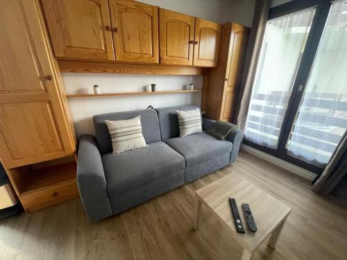 a living room with a couch and a table at Studio au pied des pistes in Bolquere Pyrenees 2000