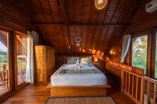 Postel nebo postele na pokoji v ubytování Aditara Sebatu Villa