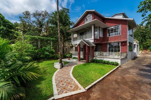 Zahrada ubytování SaffronStays Magnolia - 3BHK Moira Goa Villa with Pool & Games Room