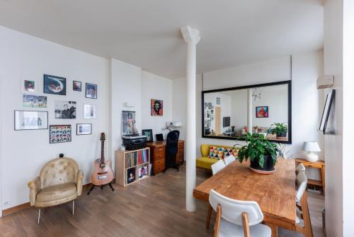 Grand appt 2 Ch proche Champs Elysees Montmartre