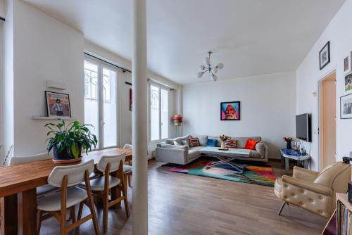 Grand appt 2 Ch proche Champs Elysees Montmartre