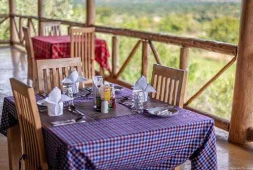 Un balcón o terraza en Zebra Safari Lodge-Kidepo, Karamoja Uganda