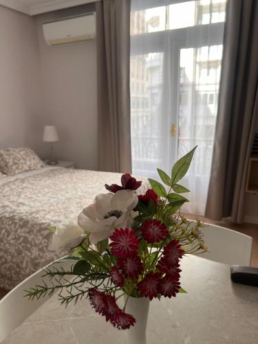 Room Gran Vía Apartments