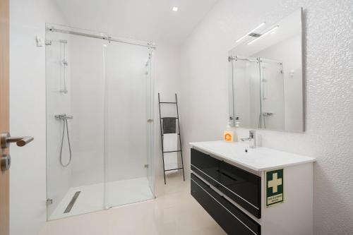 Court View - Modern Lagos 2 Bedroom Apartment