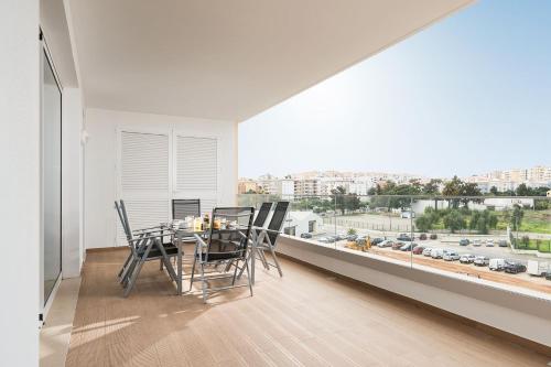 Court View - Modern Lagos 2 Bedroom Apartment