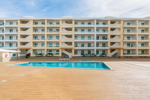 Court View - Modern Lagos 2 Bedroom Apartment