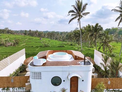 a small house with a table on top of it at Woywoy Escape Bukian - Adults Only in Payangan