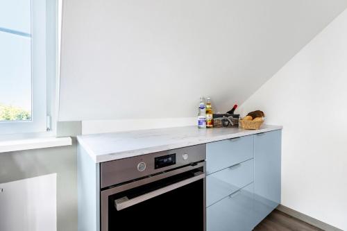a kitchen with a black and white stove top oven at Atlanta Pur in Pellworm