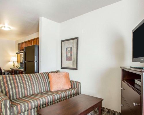 a living room with a couch and a tv at MainStay Suites St Robert - Fort Leonard Wood in Saint Robert