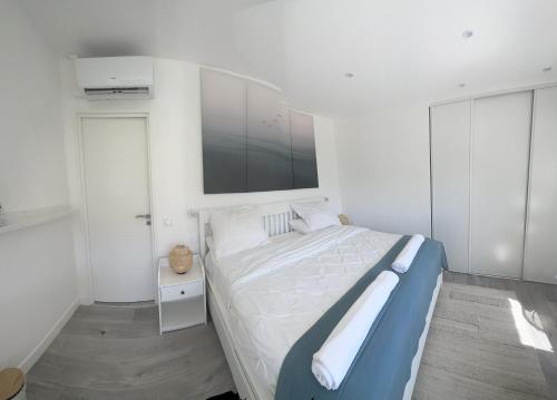 Luxurious 3Bedroom 2 BATH 110 m Apartment Adjoining Hotel Martinez Beachfront photo 20