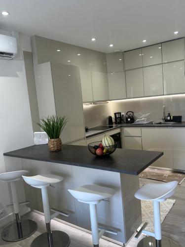 Luxurious 3Bedroom 2 BATH 110 m Apartment Adjoining Hotel Martinez Beachfront photo 22