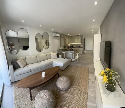 Luxurious 3Bedroom 2 BATH 110 m Apartment Adjoining Hotel Martinez Beachfront photo 5