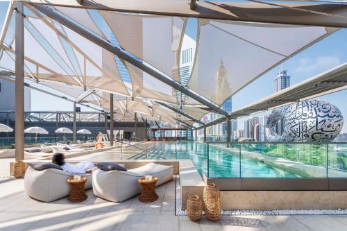 La alberca dentro o cerca de 25hours Hotel Dubai One Central