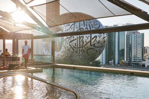 La alberca dentro o cerca de 25hours Hotel Dubai One Central