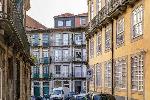 Door 65 - Historical Center Apartments