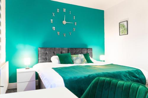 Gallery image of Spacious House - City Centre - Perfect for Contractors & Families - 3 Bed House - Pool Table & Parking! in Reading