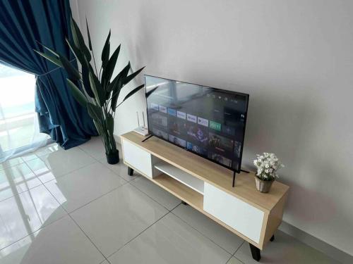 Μια τηλεόραση ή/και κέντρο ψυχαγωγίας στο Biz Studio near Oasis Corporate Park H2O Medalla CittaMall Subang Airport