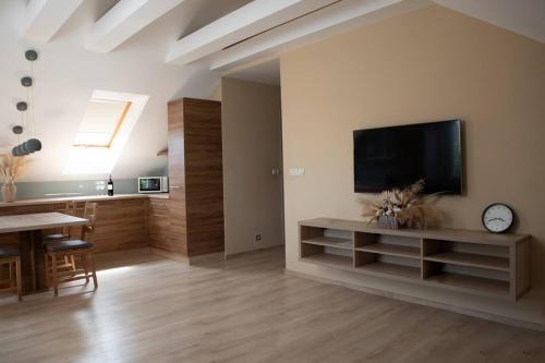 Corner Pearl 2900 Komárom, 16 Asztalos Béla utca kép - 3