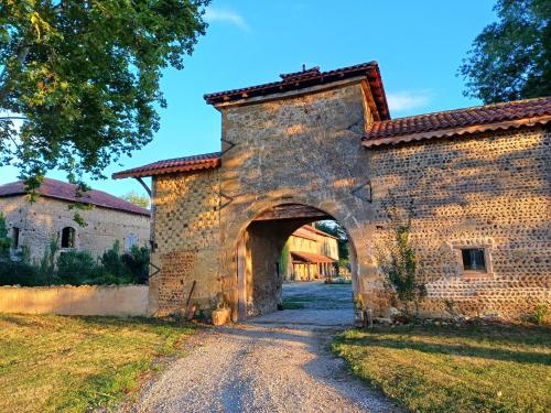 Gatehouse at Chateau de Sariac - Romantic Retreat