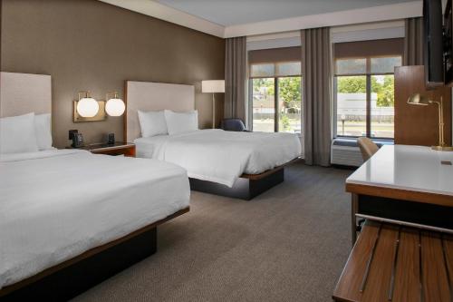 Katil atau katil-katil dalam bilik di Courtyard by Marriott Thomasville Downtown