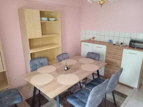 a dining room with a table and chairs at Apartments Rainbow in Pörtschach am Wörthersee