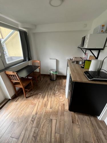 a kitchen with a counter and a table in a room at Benjamin Apartman in Budapest