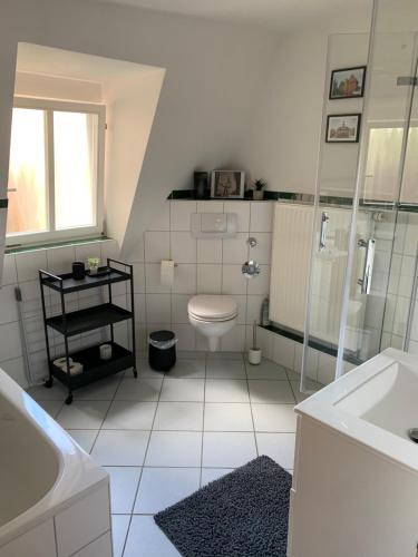 Koupelna v ubytování Zentrale Altbauwohnung mit Flair