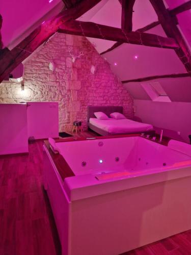 Φωτογραφία από το άλμπουμ του Suite Chalet avec jacuzzi YaoSpa60 σε Laigneville