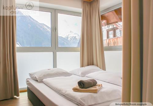 A bed or beds in a room at Alpenperle
