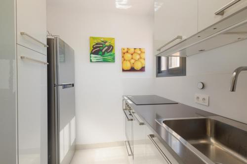 Cozy holiday home by the beach in Costabella, Marbella