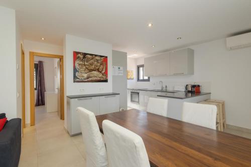 Cozy holiday home by the beach in Costabella, Marbella