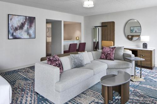 Zona de estar de Delta Hotels by Marriott Toledo