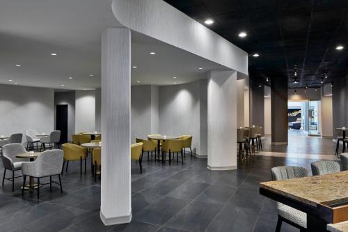 Zona de estar de Delta Hotels by Marriott Toledo