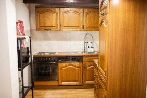 Η κουζίνα ή μικρή κουζίνα στο FRAMI Holiday Home