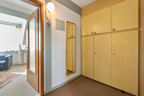 a room with wooden cabinets and a door at Atlanta Pur in Pellworm