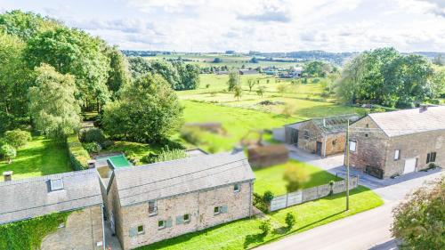 an aerial view of the farmhouse and the grounds at LA PETITE EVELETTE - Piscine et Sauna au Calme in Ohey