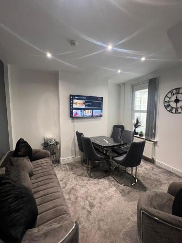 a living room with a couch and a table at Town Centre En Suite Room 1 in Barnstaple