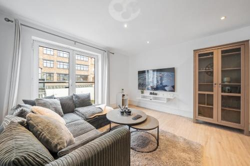 a living room with a couch and a table at 2 Bedroom Apartment in Kings Cross, London, N1 in London