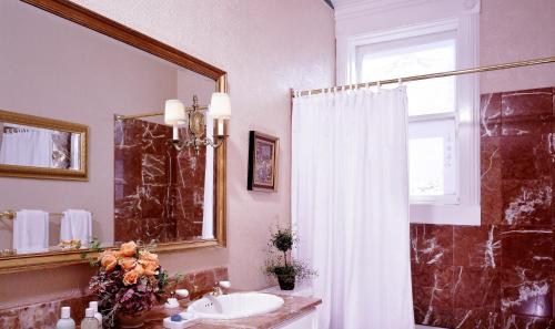 a bathroom with a sink and a mirror at Hotel Majestic in San Francisco