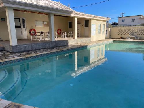 Cosy modern beach apartment