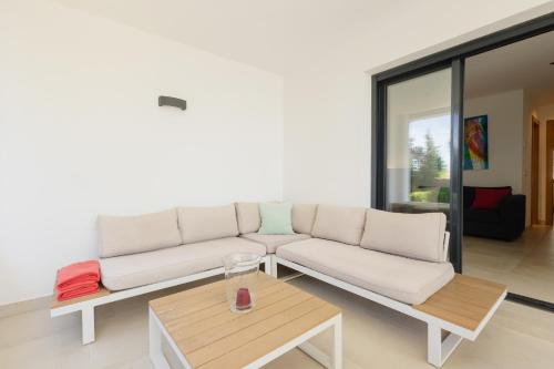 Cozy holiday home by the beach in Costabella, Marbella