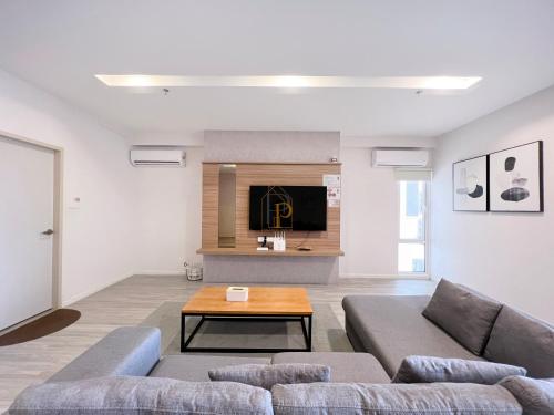 Χώρος καθιστικού στο Paradise Perch Tanjung Aru Inifnity Pool 2BR