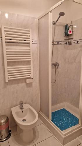 a bathroom with a shower and a toilet and a sink at Résidence Royal Plaza Menton in Menton
