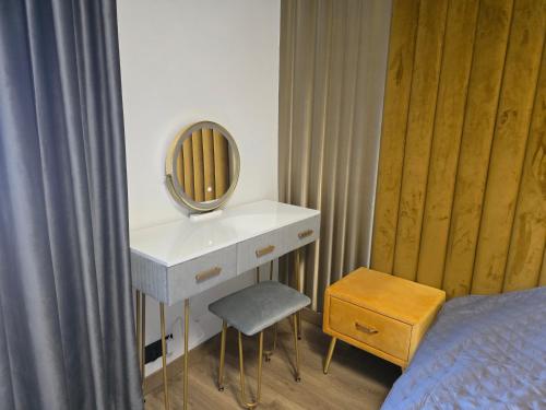 a bedroom with a dressing table and a mirror at MAESTRo TWO in Tychy
