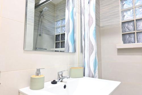For You Rentals Acogedor apartamento TEMPORAL de una dormitorio en Fuencarral IDJ780