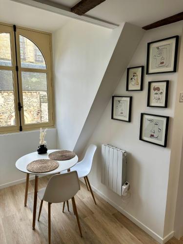 Photo de la galerie de l'établissement La Gargouille - 2 Personnes - Vue Cathedrale, au Mans