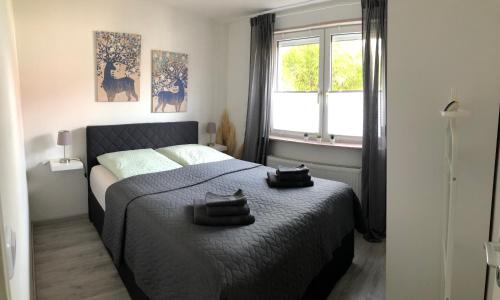a bedroom with a bed with black towels on it at Ferienwohnung „kleine Auszeit“ in Walkenried
