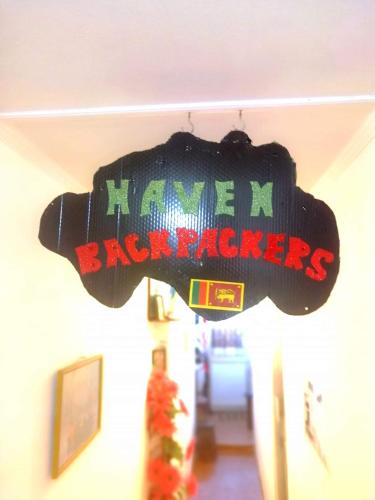 Sijil, anugerah, tanda atau dokumen lain yang dipamerkan di Haven backpackers