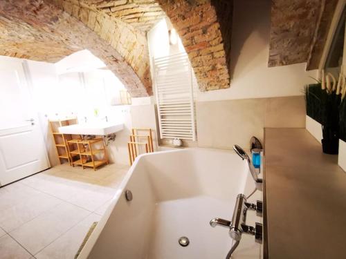 INVAL by ROCKCHAIR Apartments l SUPERHOST Status l 2 Bedrooms Boxspringbeds 2 Bathrooms in City Center "Mitte" - Cozy Maisonette Family & Business Flair welcomes you! photo 9